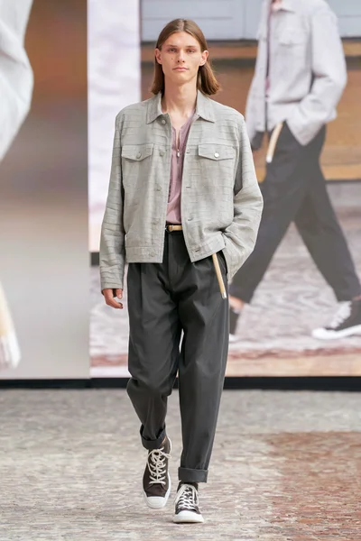 Look 11